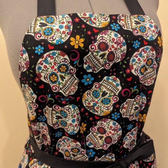 NWT Handmade Reversible Apron - sugar skulls and dots - One Size - OOAK - Picture 2 of 4